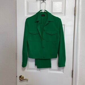 Only worn once! Kelly green Nicole Miller casual jacket and pants.